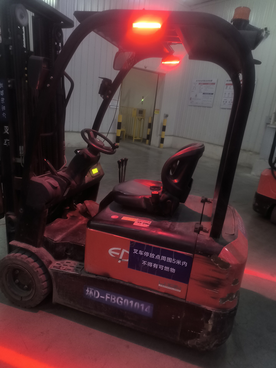 二手1.8吨中力牌锂电池三支点叉车CPD18TV8
