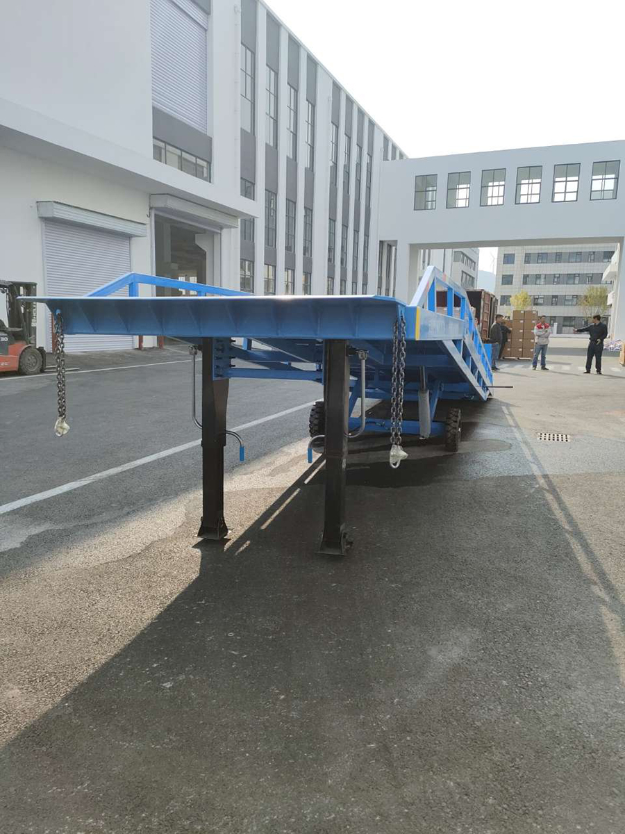 8吨移动式登车桥